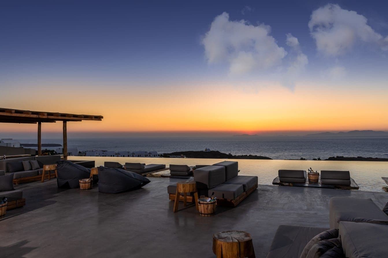 Pacman Sunset Restaurant room