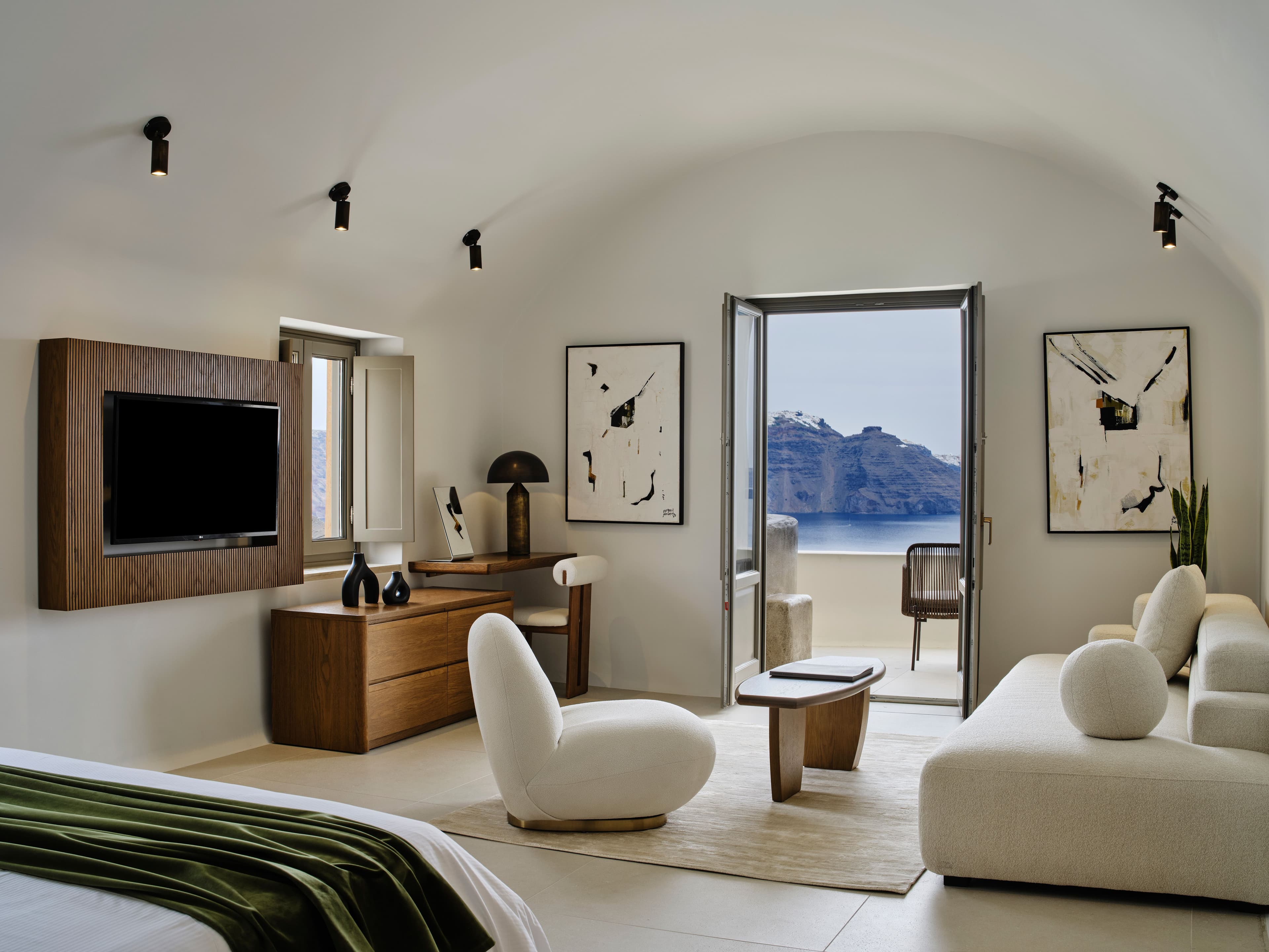 Grande Suite with Outdoor Hot tub room